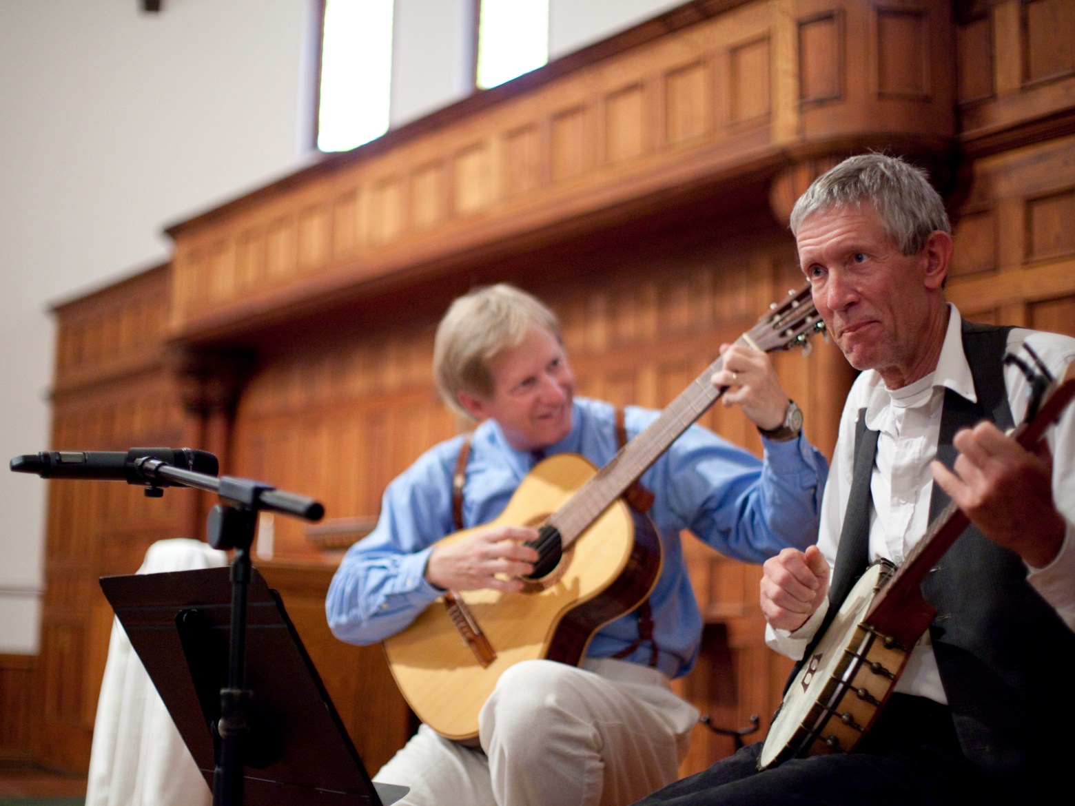 Band playing string instruments